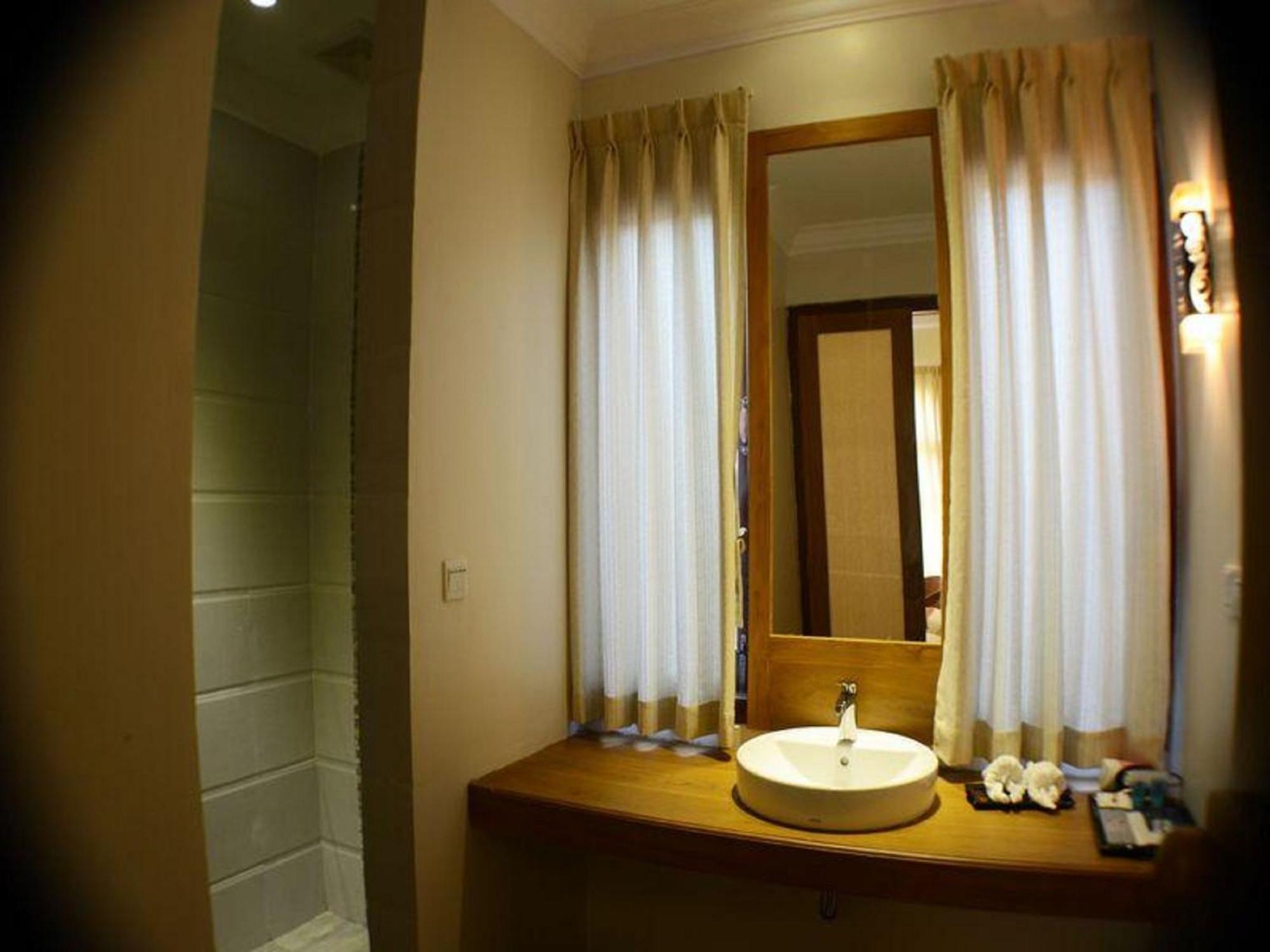 Manisanda Hotel Баган Екстер'єр фото