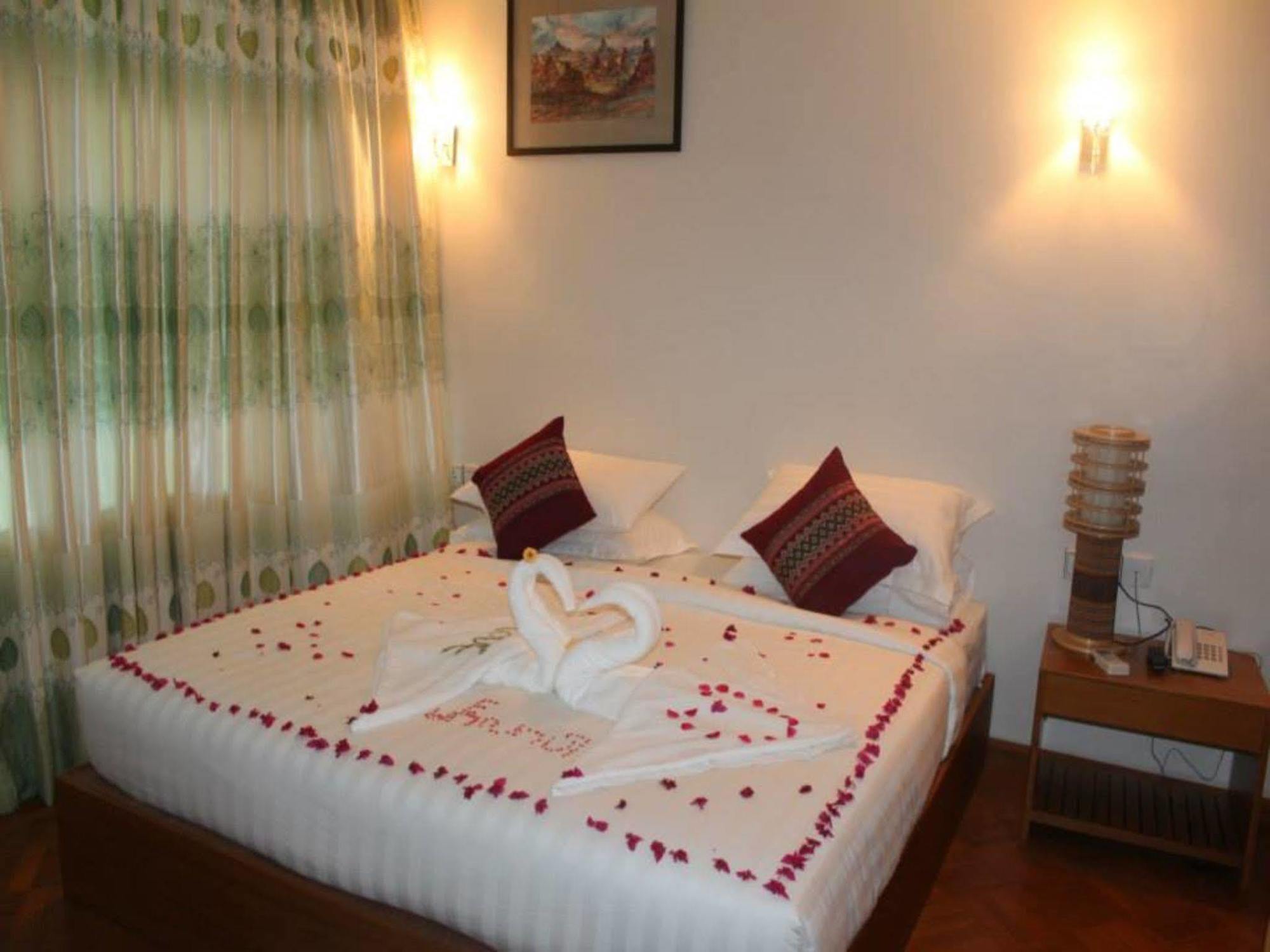 Manisanda Hotel Баган Екстер'єр фото