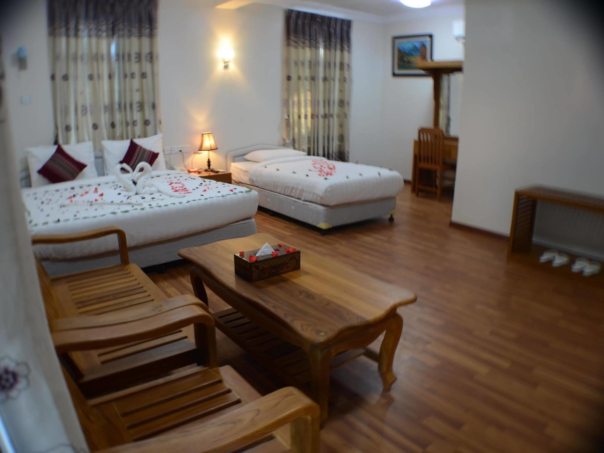 Manisanda Hotel Баган Екстер'єр фото